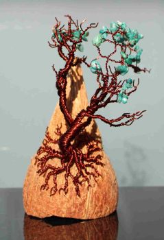 Kunst-Skulptur - Koko – aussergewöhnliche Skulptur aus Kokosnuss, Kupferdraht und Türkissteinen