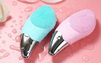 Silikon Ultraschall Gesichtsbürste - akkubetrieben, in Farben Rosa od. Blau