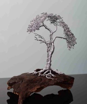 Silver Host - Drahtbaum auf Holz - einzigartig - von Hand in der Schweiz hergestellt